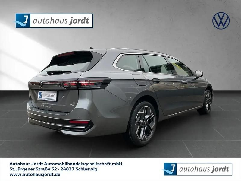 Nouvelle VW Passat Elegance 150 ch (110 kW) 2025 Gris Break