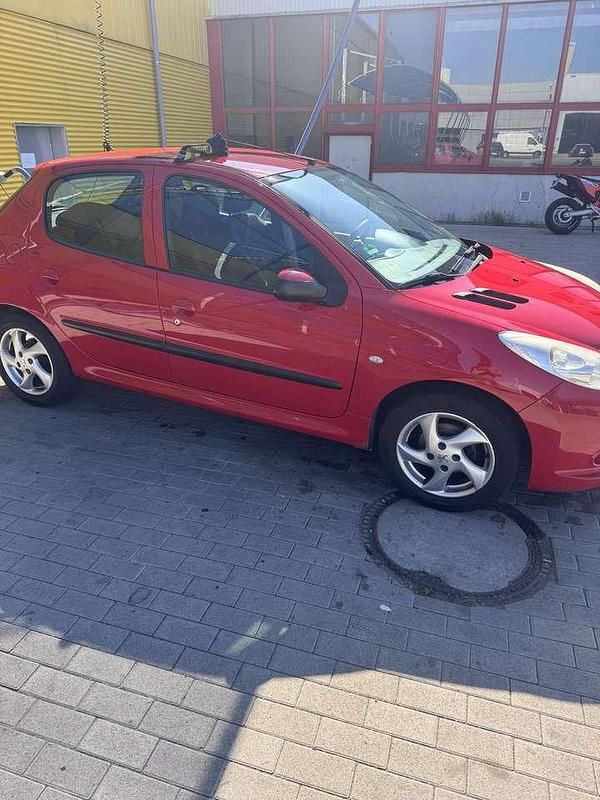 Gebraucht Peugeot 206+ 75 PS (55 kW) 2009 Rot Kleinwagen