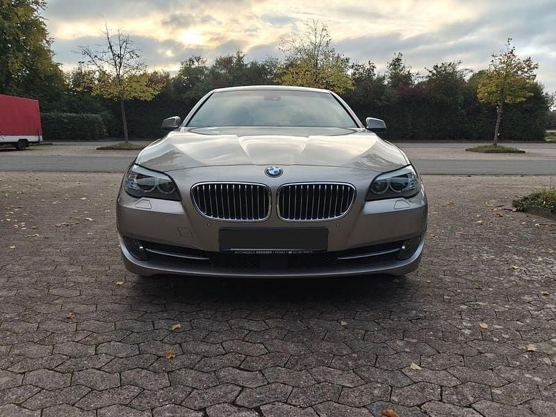 Gebraucht BMW 528 258 PS (189 kW) 2010 Silber Limousine