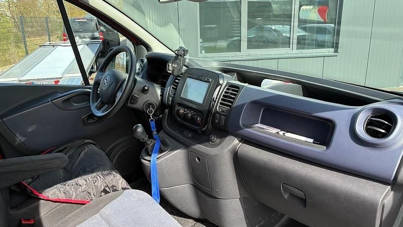 Gebraucht Opel Vivaro 140 PS (102 kW) 2015 Rot Van / Kleinbus