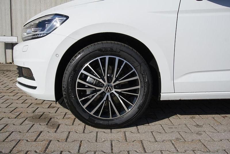 Neu VW Touran 150 PS (110 kW) 2026 Pure weiß Van / Kleinbus