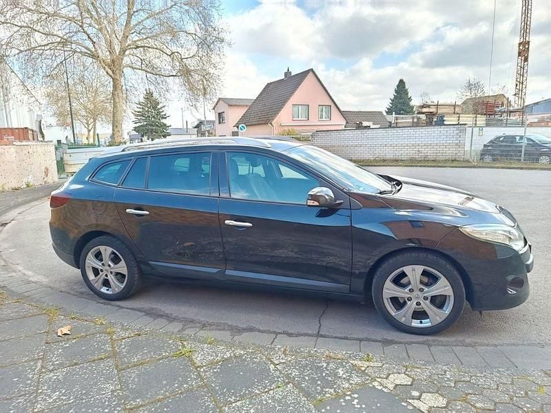 Gebraucht Renault Mégane III 131 PS (96 kW) 2011 Schwarz Limousine