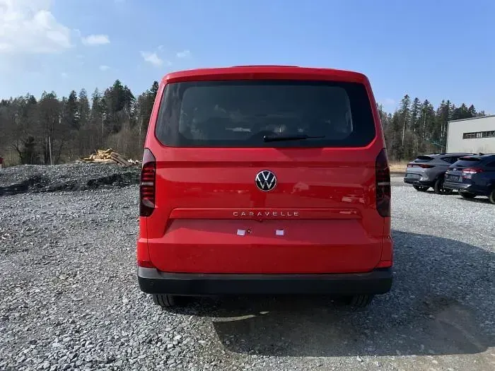 Nowe VW Caravelle 150 KM (110 kW) 2026 Czerwony Van