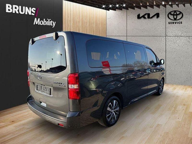 Gebraucht Toyota Proace Verso Team 177 PS (130 kW) 2025 Grau Kombi