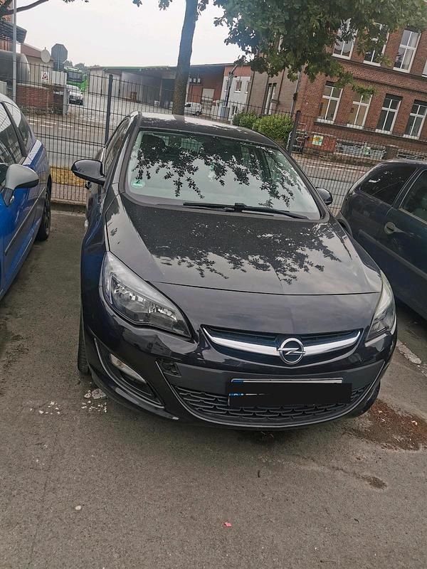 Schwarz Gebraucht 2012 Opel Astra Limousine | 5.000 € (Fairer Preis) - Bild 1/4