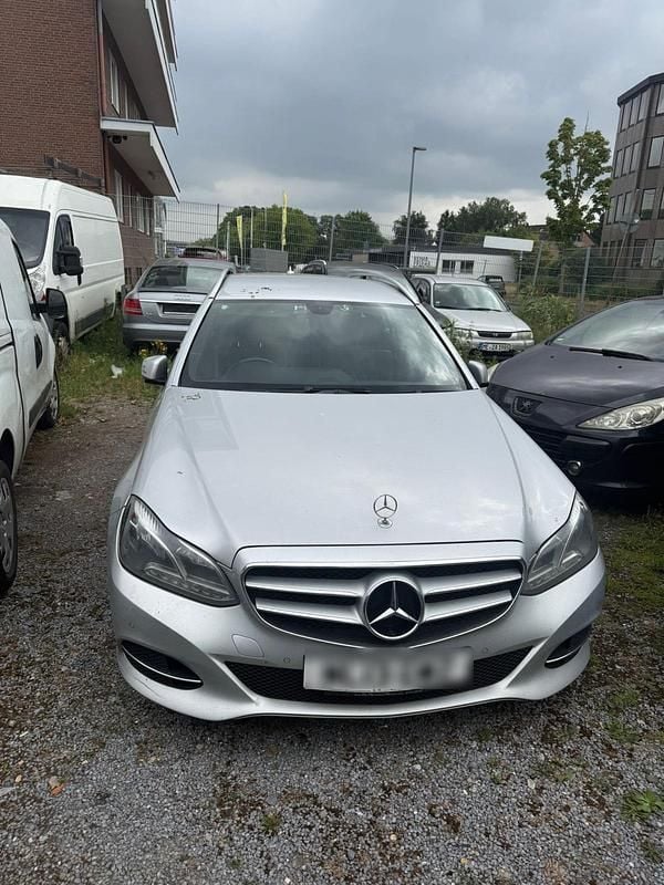 Silber Gebraucht 2015 Mercedes E220 Kombi | 2.800 € - Bild 1/4