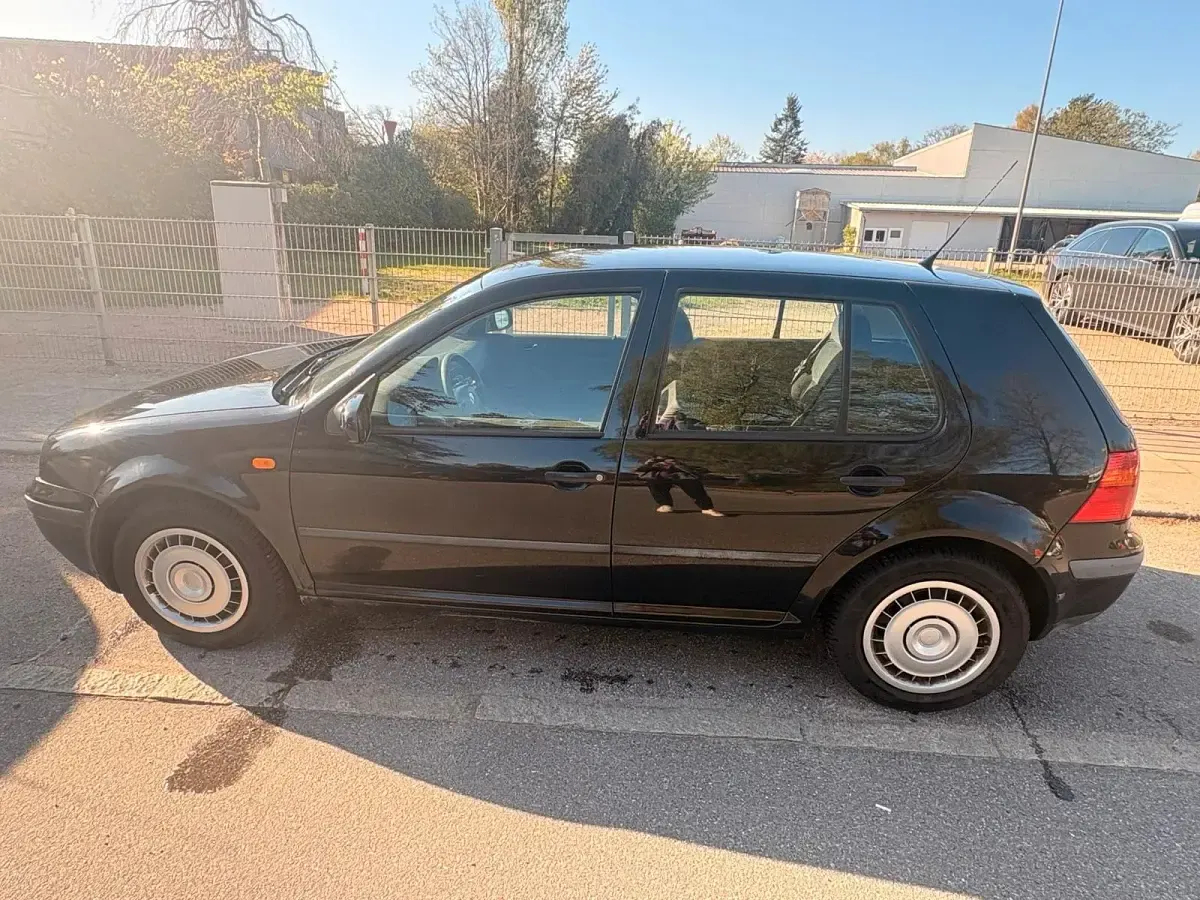 Gebraucht VW Golf IV 100 PS (73 kW) 1997 Schwarz Kleinwagen