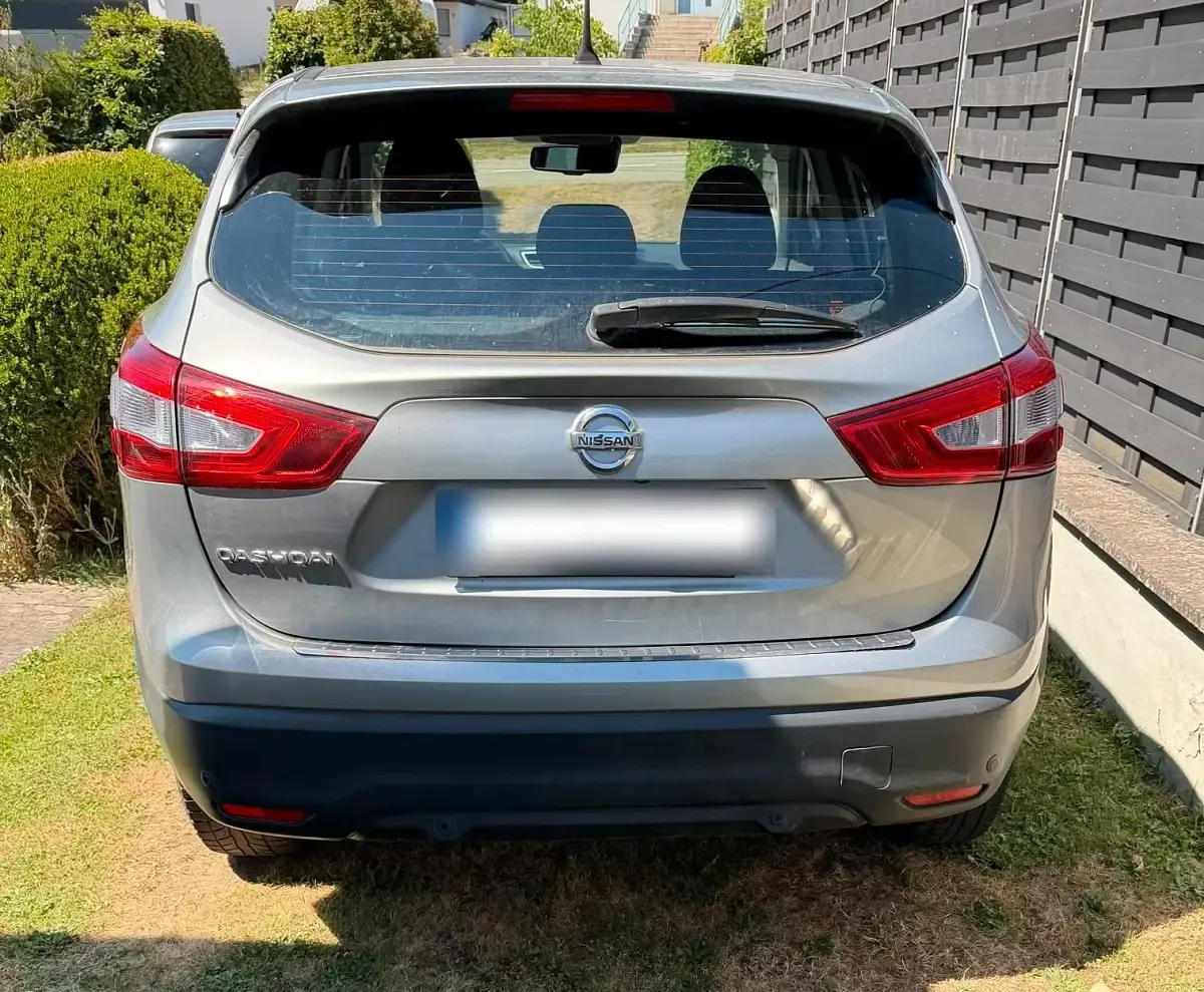 Gebraucht Nissan Qashqai 116 PS (85 kW) 2015 Silber SUV