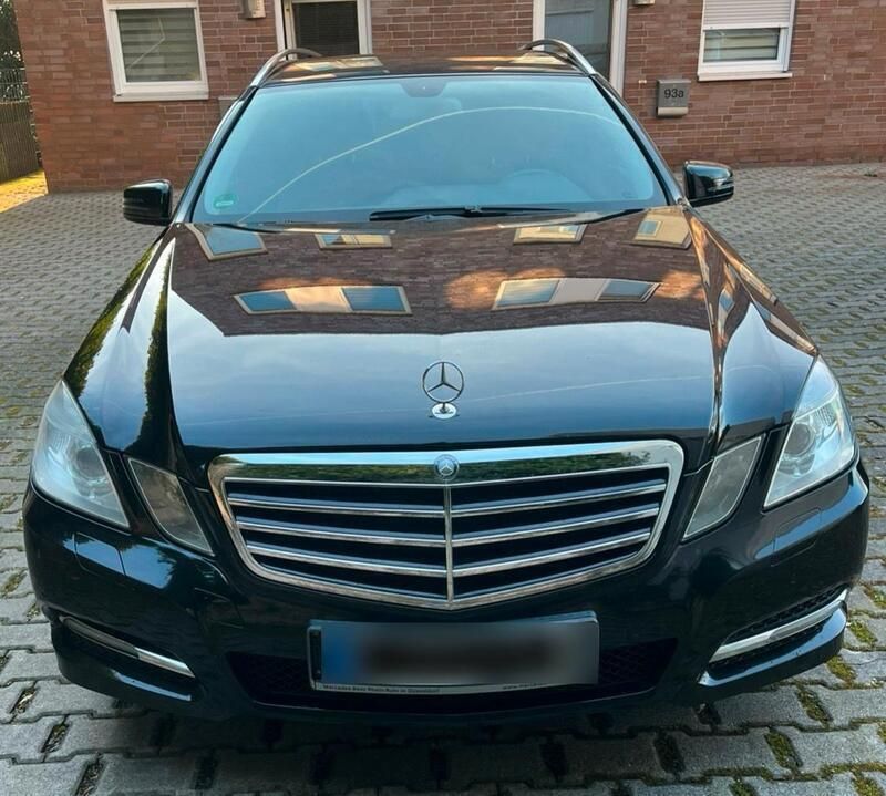 Schwarz Gebraucht 2012 Mercedes E220 Avantgarde Kombi | 11.000 € (Fairer Preis) - Bild 1/4
