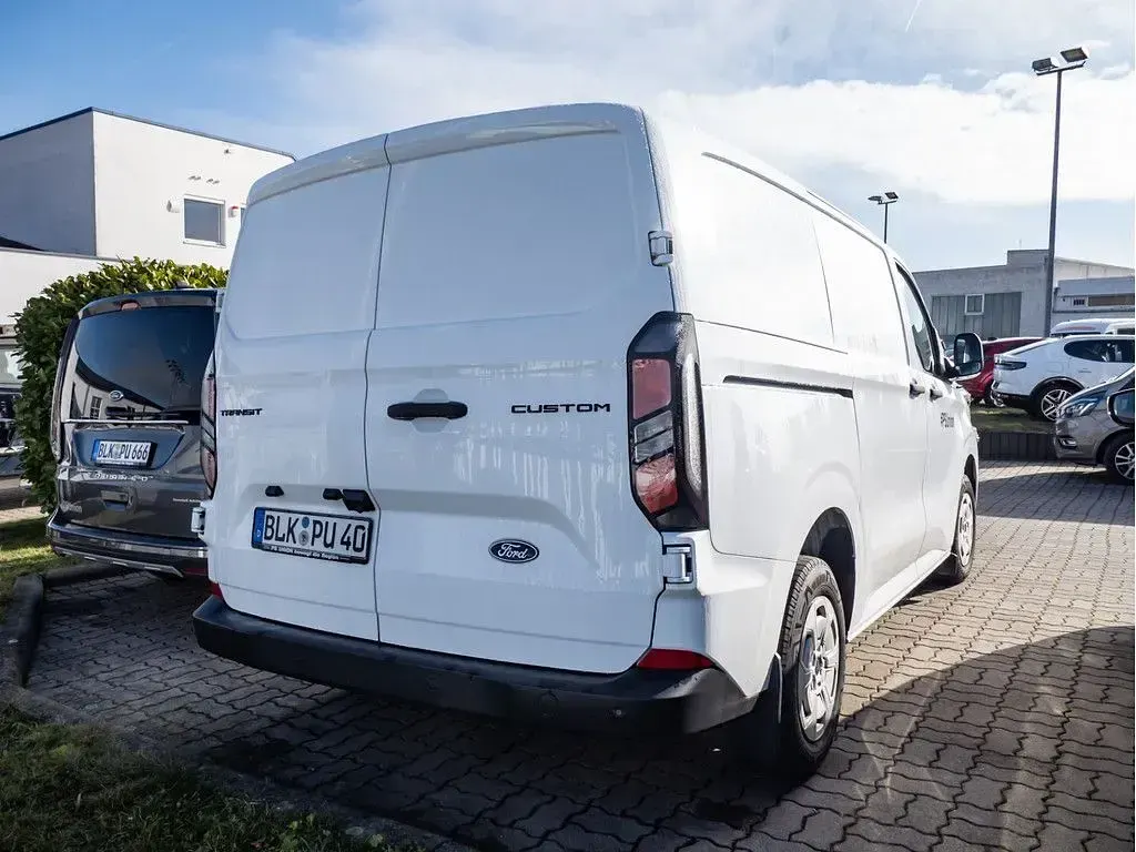 Occasion Ford Transit Custom Trend 110 ch (80 kW) 2025 Blanc Berline
