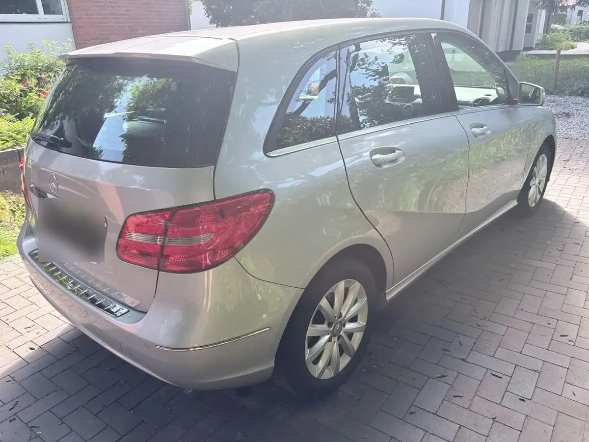 Gebraucht Mercedes B180 122 PS (89 kW) 2014 Silber Kleinwagen