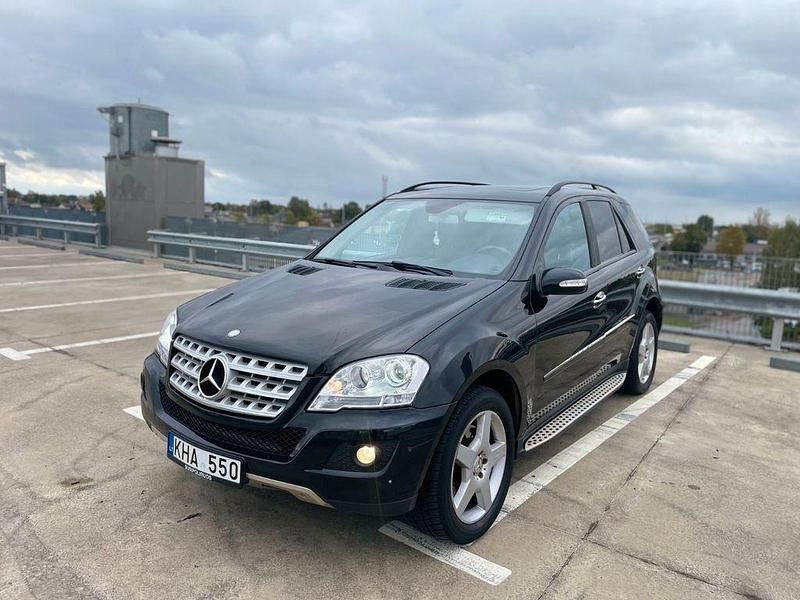 Schwarz Gebraucht 2007 Mercedes ML500 SUV | 9.000 € (Fairer Preis) - Bild 1/4