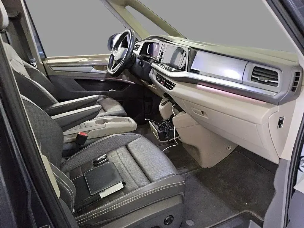 Gebraucht VW Multivan Style 204 PS (150 kW) 2022 Grau Van / Kleinbus