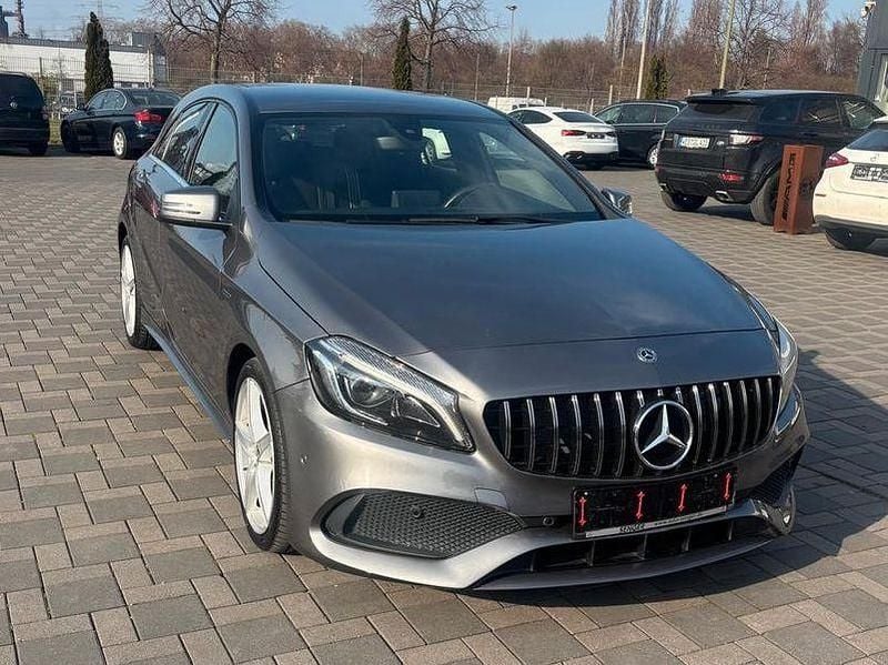 Gebraucht Mercedes A200 AMG line 156 PS (114 kW) 2018 Grau Limousine