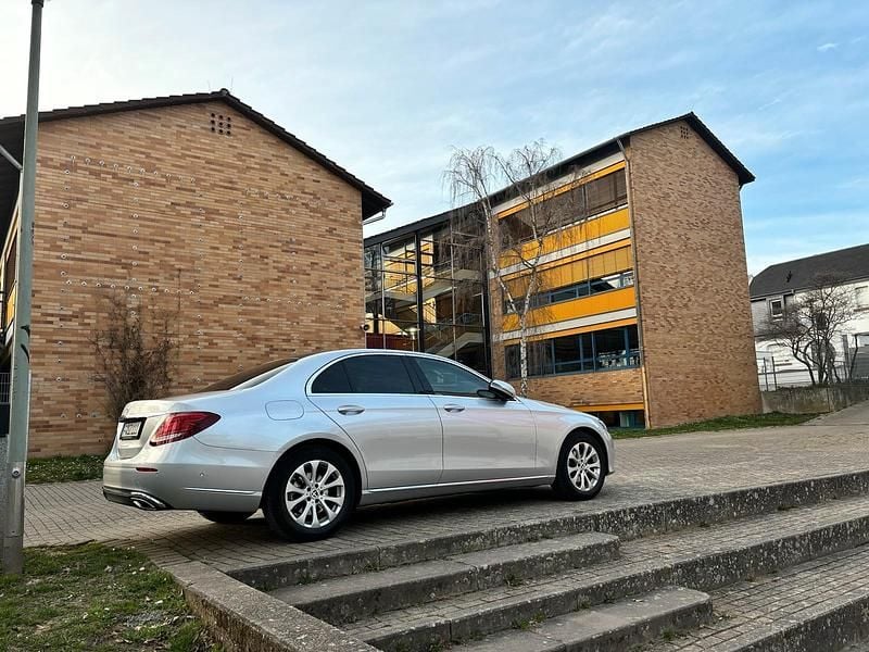 Gebraucht Mercedes E200 Exclusive 184 PS (135 kW) 2017 Silber Limousine