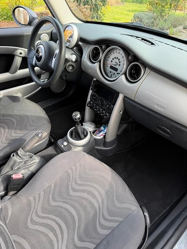 Usata Mini Cooper 90 CV (66 kW) 2003 Nero Utilitaria