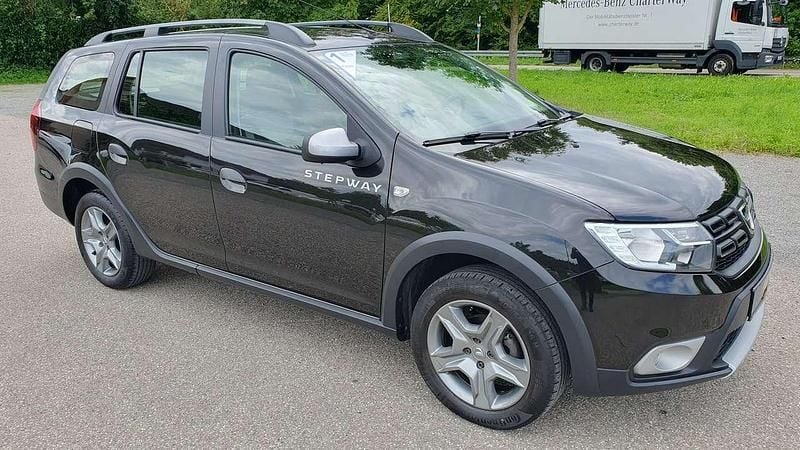 Schwarz Gebraucht 2020 Dacia Logan Stepway Limousine | 10.850 € (Superpreis) - Bild 1/4