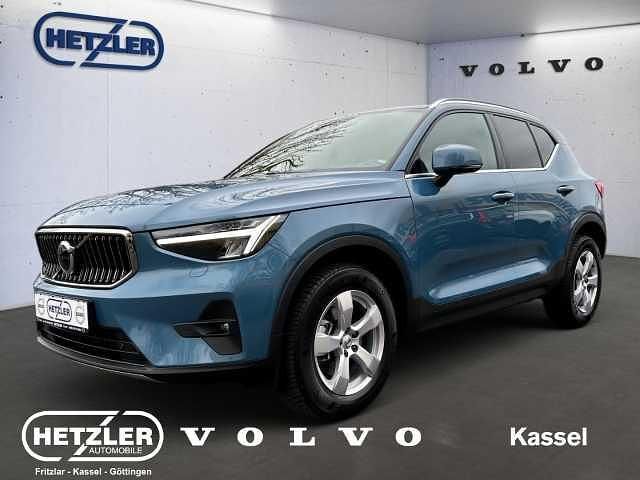 Fjord blue / metallic Gebraucht 2023 Volvo XC40 Plus SUV | 43.950 € - Bild 1/4