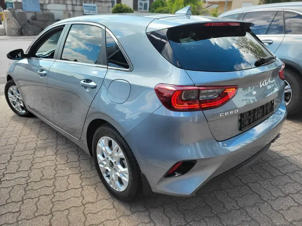 Gebraucht Kia Ceed 160 PS (117 kW) 2022 Blau Kleinwagen