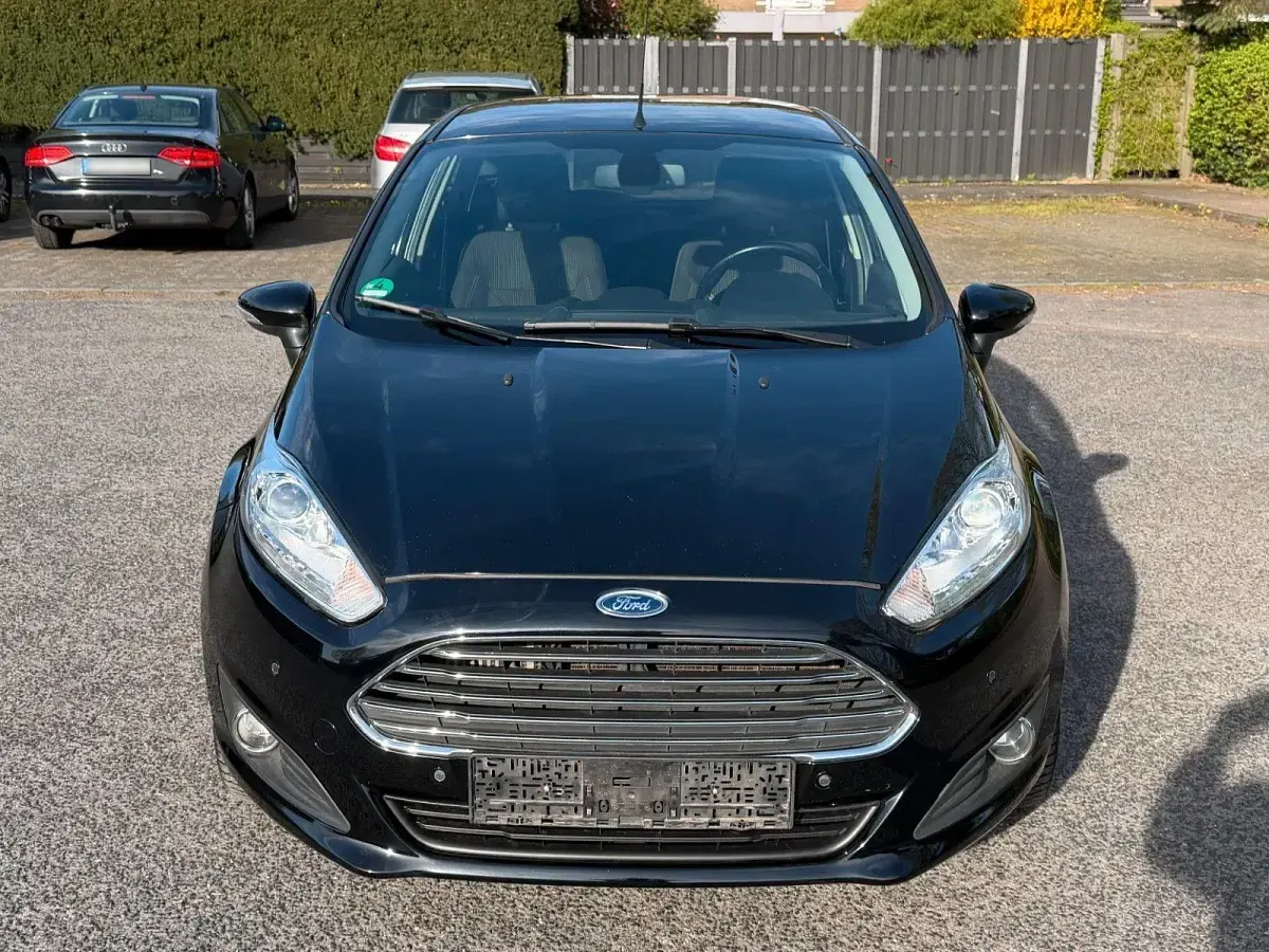 Gebraucht Ford Fiesta Titanium 101 PS (74 kW) 2016 Schwarz Kleinwagen