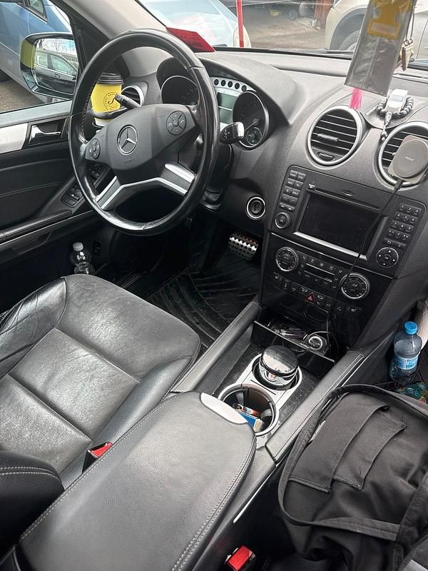 Gebraucht Mercedes ML350 231 PS (169 kW) 2010 Schwarz SUV