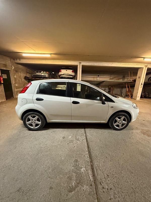 Gebraucht Fiat Punto 69 PS (50 kW) 2014 Weiß Kleinwagen