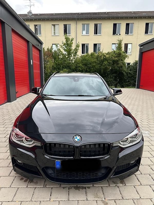 Schwarz Gebraucht 2016 BMW 320 M Sport Kombi | 20.500 € (Teuer) - Bild 1/4