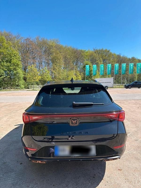 Second-hand Cupra Leon 245 CP (180 kW) 2021 Negru Break