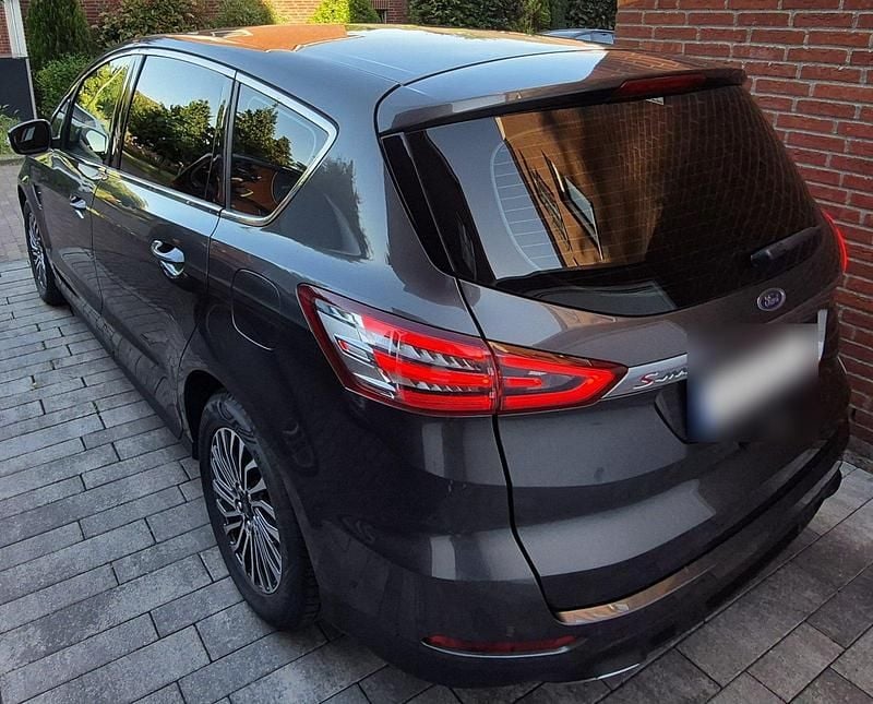 Gebraucht Ford S-MAX Titanium 190 PS (139 kW) 2019 Grau Van / Kleinbus