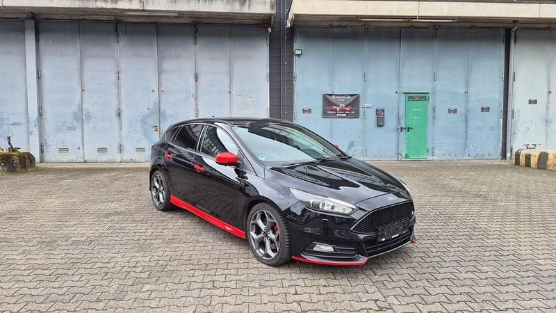 Gebraucht Ford Focus ST 250 PS (183 kW) 2015 Schwarz Limousine