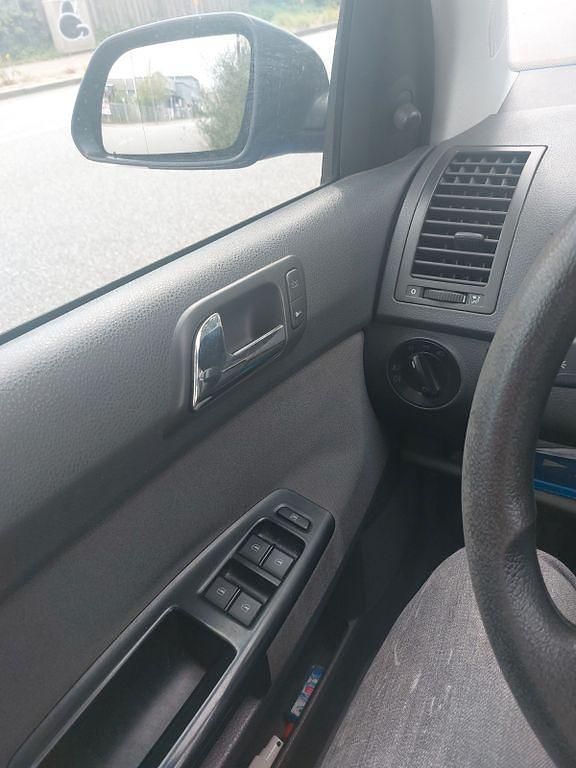 Grau Gebraucht 2007 VW Polo Trendline Limousine | 1.150 € (Superpreis) - Bild 1/4