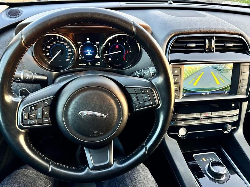 Gebraucht Jaguar F-Pace Prestige 179 PS (131 kW) 2017 Schwarz SUV