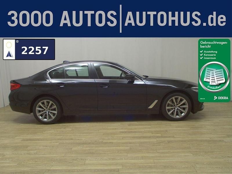 Black sapphire metallic (metallic) Gebraucht 2017 BMW 530 Performance Limousine | 23.490 € (Superpreis) - Bild 1/4