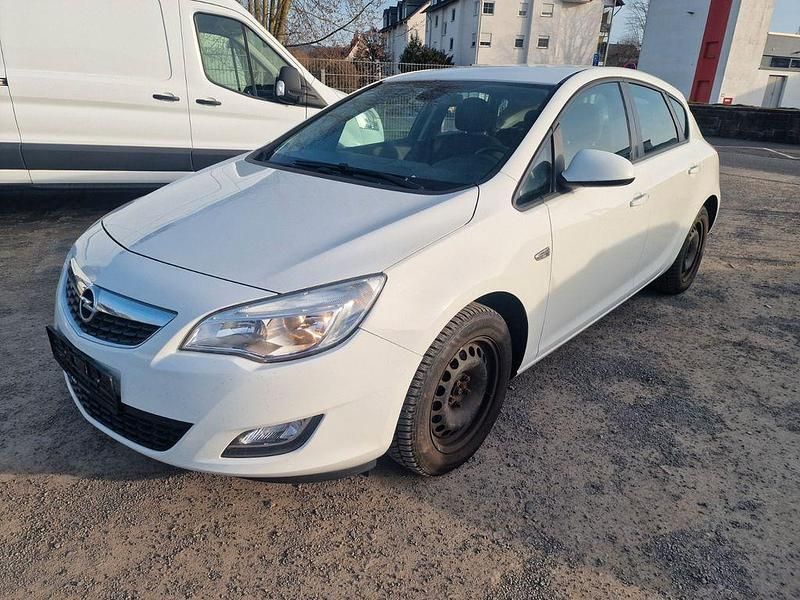 Gebraucht Opel Astra Selection 101 PS (74 kW) 2010 Weiß Limousine