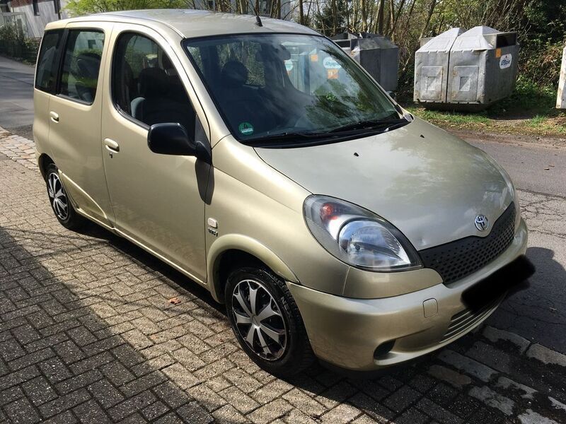 Gold Gebraucht 2002 Toyota Yaris Verso Van / Kleinbus | 3.600 € (Fairer Preis) - Bild 1/4