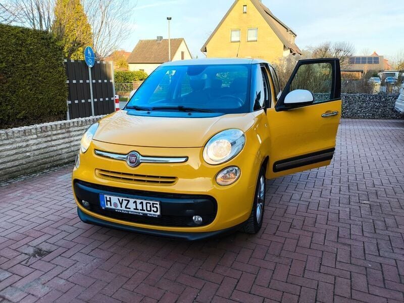 Gelb Gebraucht 2014 Fiat 500L Living Van / Kleinbus | 6.999 € (Fairer Preis) - Bild 1/4