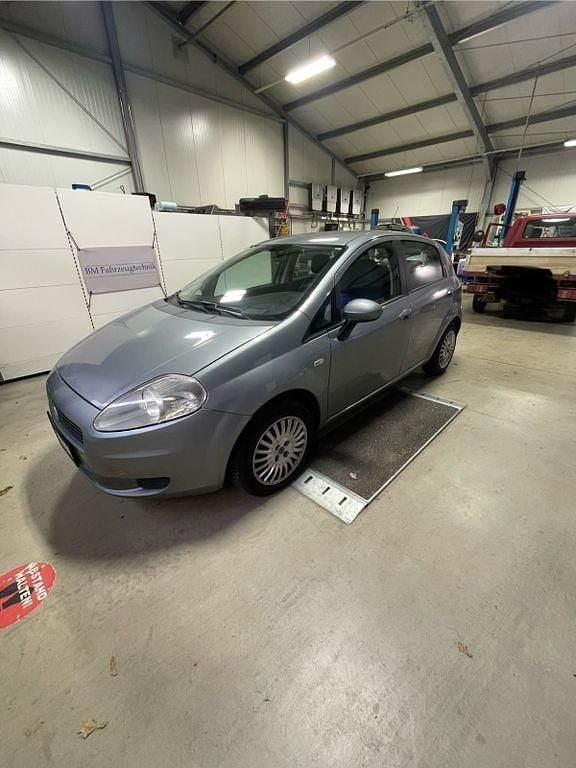 Grau Gebraucht 2007 Fiat Punto Active Kleinwagen | 2.250 € (Fairer Preis) - Bild 1/4