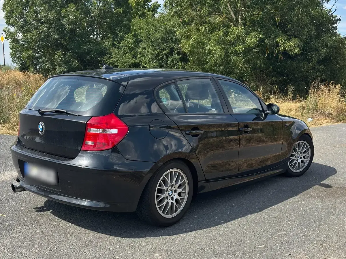Gebraucht BMW 118 143 PS (105 kW) 2009 Schwarz Kleinwagen