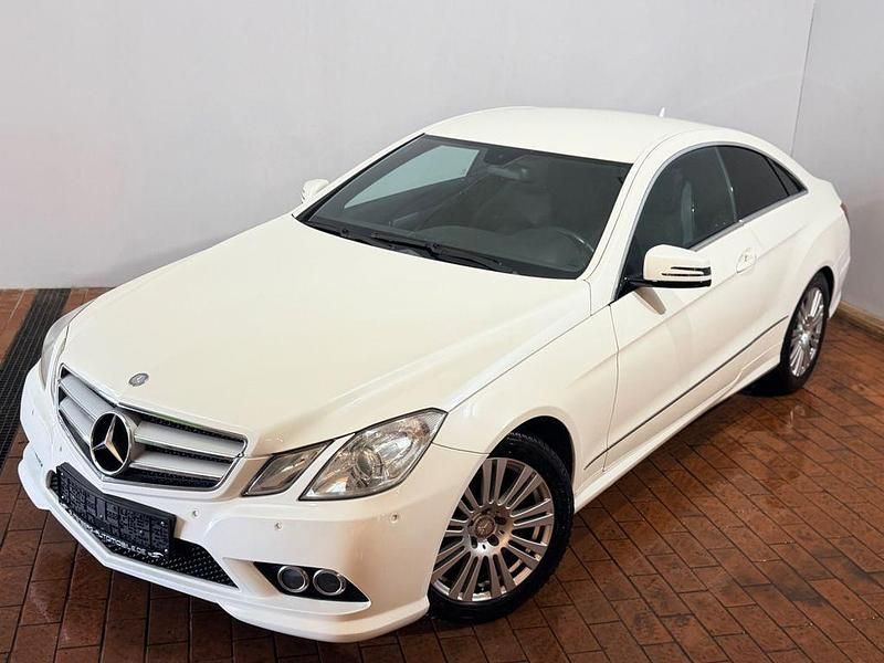 Gebraucht Mercedes E250 AMG line 204 PS (150 kW) 2010 Weiß Coupé