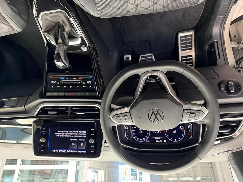 Second-hand VW T-Roc R-line 150 CP (110 kW) 2024 SUV