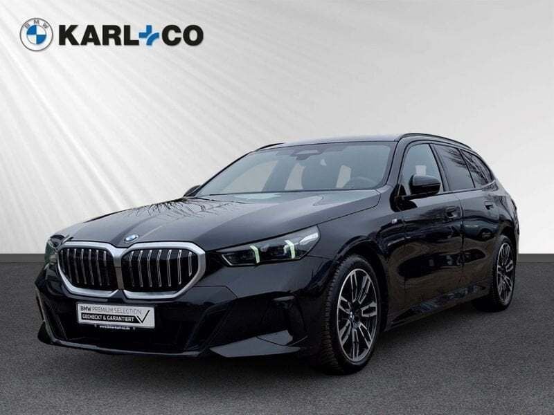 Schwarz Gebraucht 2024 BMW 520 M Sport Kombi | 53.228 € (Superpreis) - Bild 1/4