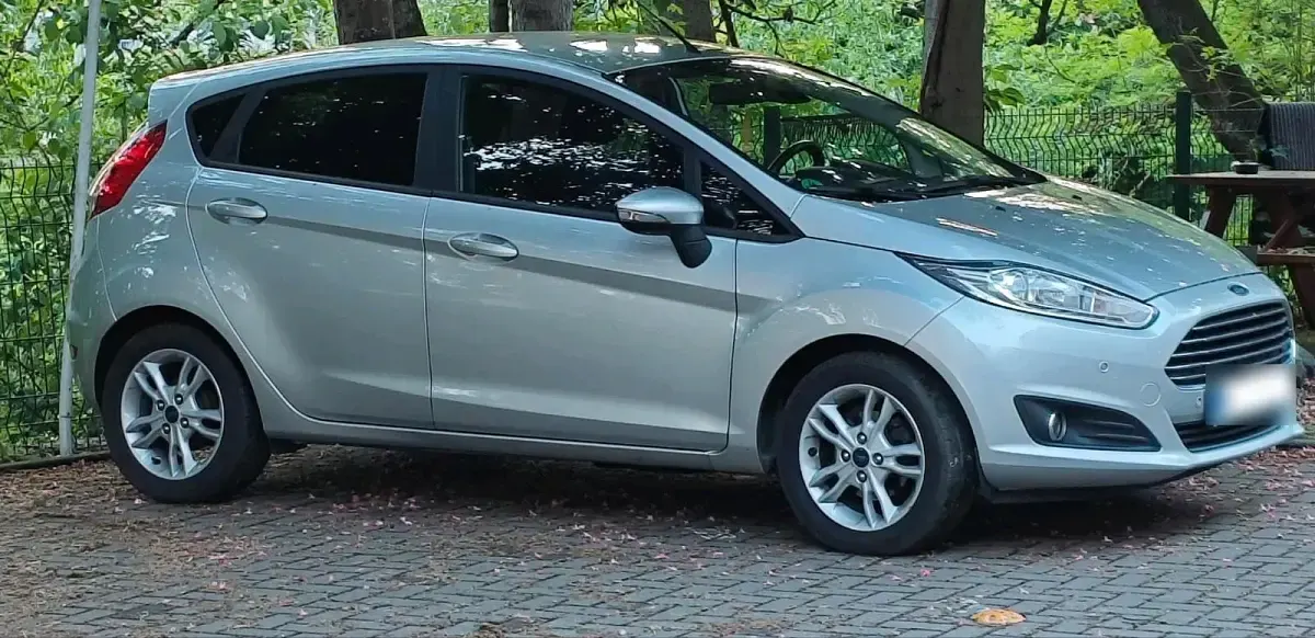 Gebraucht Ford Fiesta 100 PS (73 kW) 2015 Grau Kleinwagen