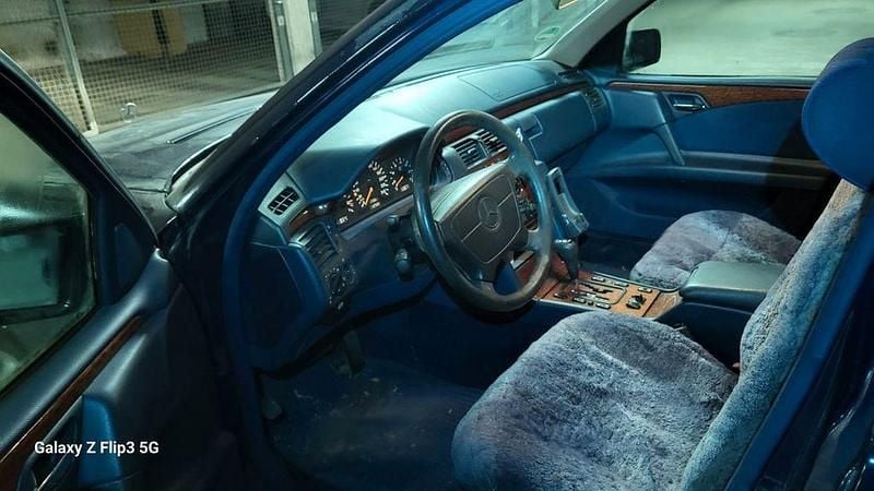 Gebraucht Mercedes E200 Classic 136 PS (100 kW) 1998 Blau Limousine