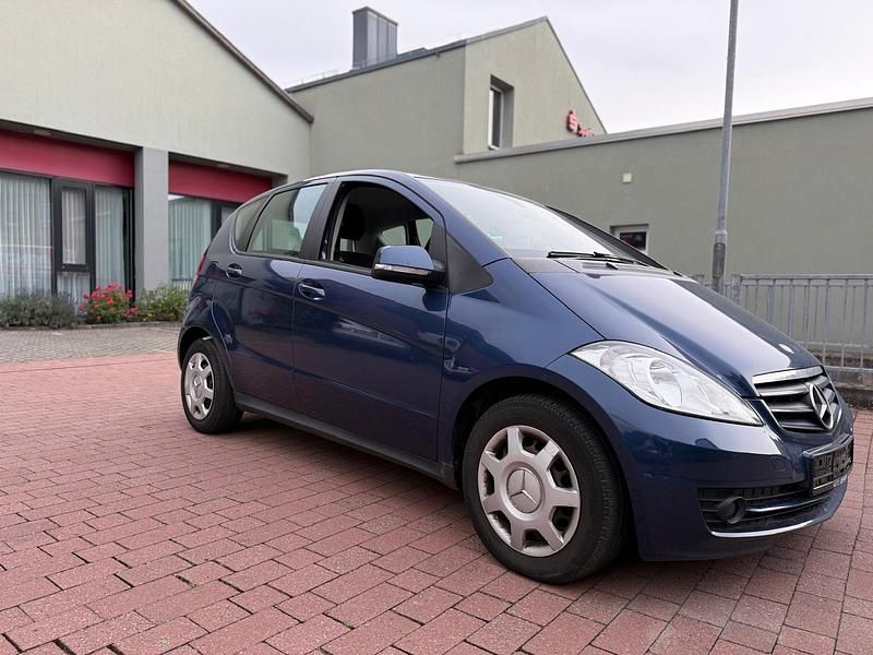 Gebraucht Mercedes A180 109 PS (80 kW) 2011 Blau Kleinwagen
