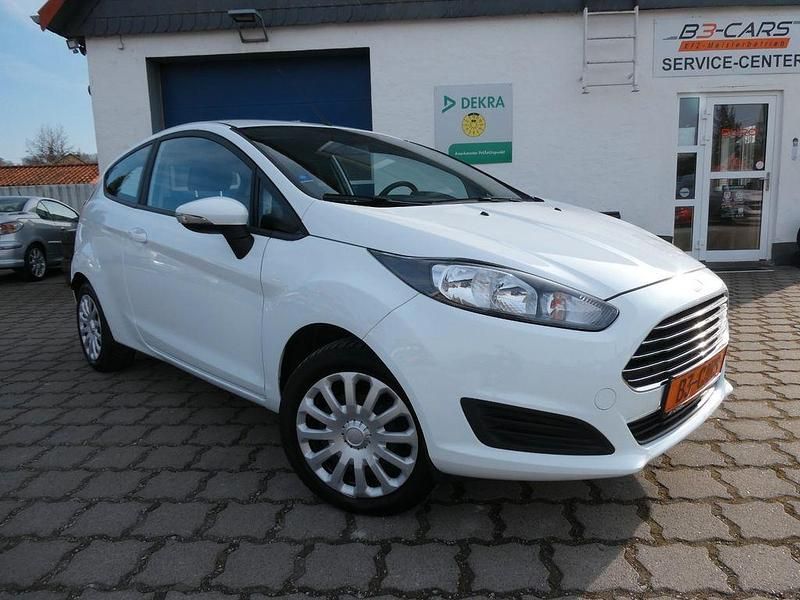 Gebraucht Ford Fiesta Trend 60 PS (44 kW) 2014 Weiß Kleinwagen