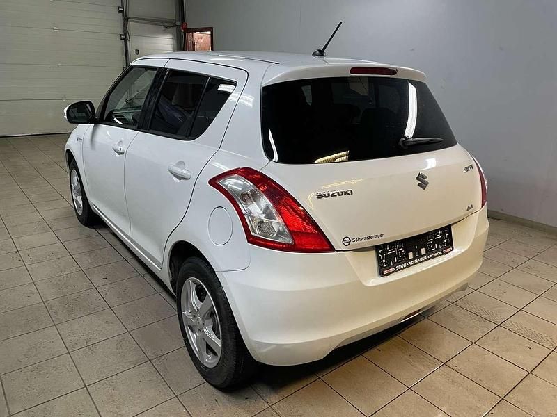 Gebraucht Suzuki Swift Basic 90 PS (66 kW) 2013 Weiß Kleinwagen