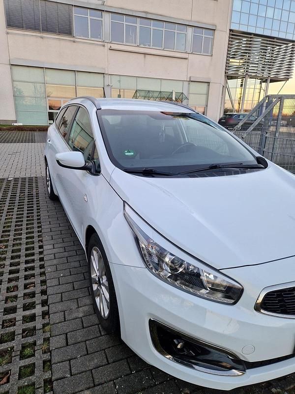 Gebraucht Kia Ceed 101 PS (74 kW) 2015 Weiß Kleinwagen