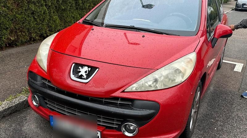 Rot Gebraucht 2007 Peugeot 207 Coupé | 1.100 € (Superpreis) - Bild 1/4