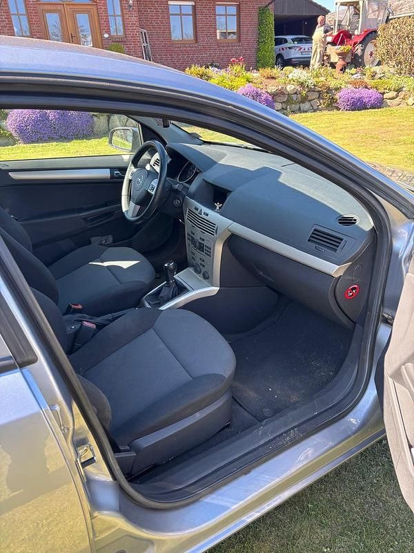 Second-hand Opel Astra 90 CP (66 kW) 2008 Berlinǎ