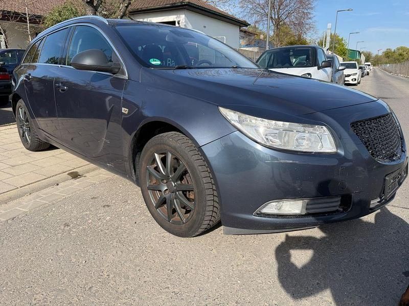 Gebraucht Opel Insignia Design Edition 160 PS (117 kW) 2011 Metro blue/metro Kombi